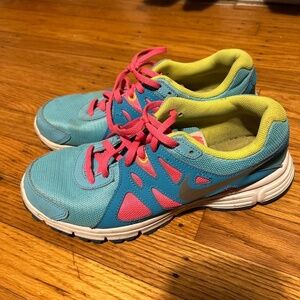 Nike youth sneakers size 7